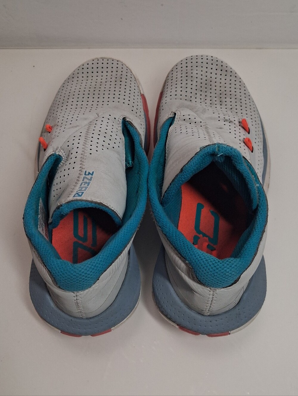 Under Armour Low-Top Sneakers - Light Gray with Teal Accents Size 3.5Y - Picture 3 of 13